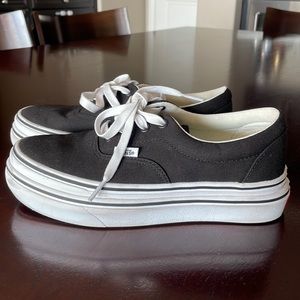 Vans women platform shoes. Size 6.5